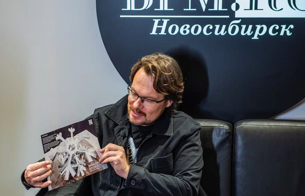 Фото В Новосибирске показали концепцию арт-объекта в форме огромной снежинки 2